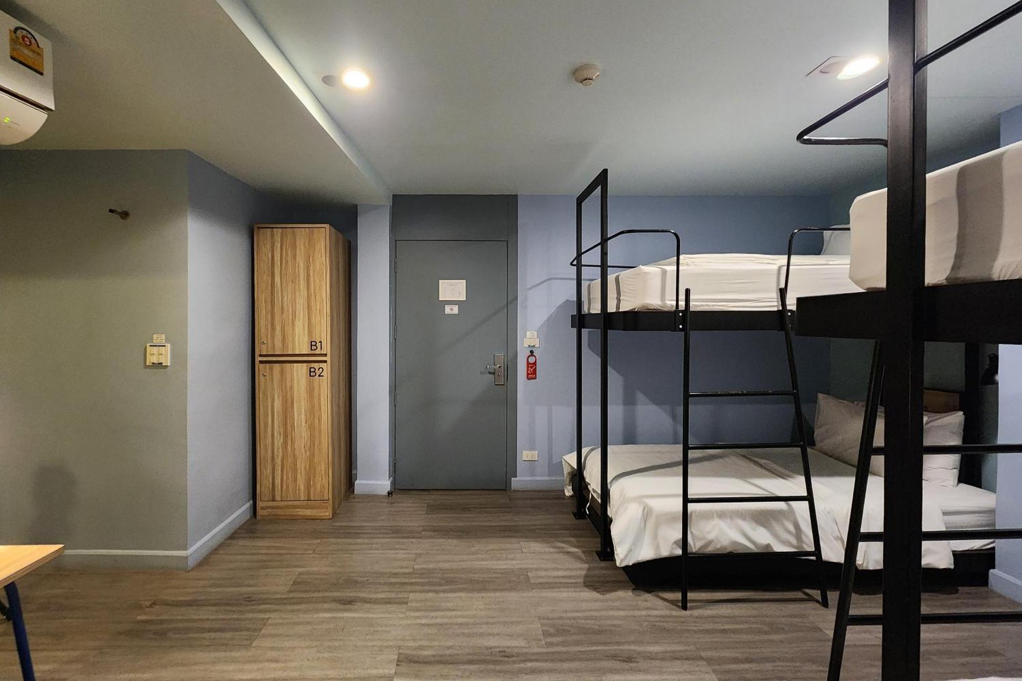 Simply Sleep Hostel Bangkok Exteriör bild