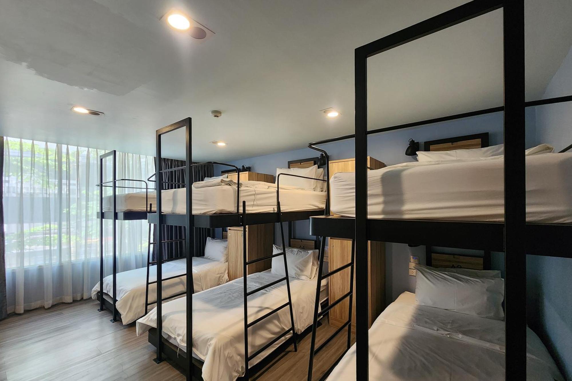 Simply Sleep Hostel Bangkok Exteriör bild
